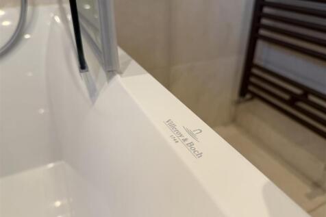 BATHROOM/WC