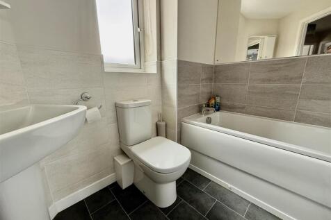 BATHROOM/WC