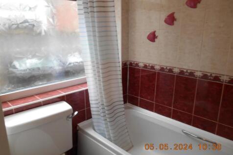 bathroom 2.JPG