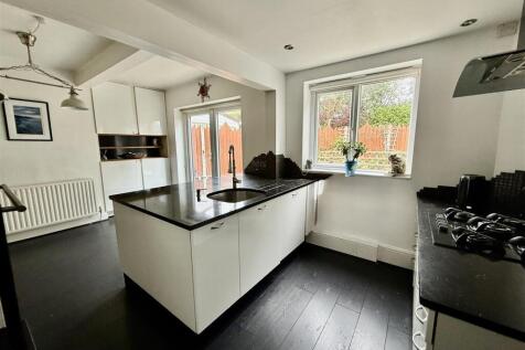 KITCHEN &amp; DINER