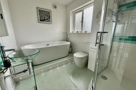 BATHROOM/WC