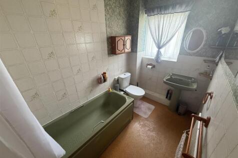 BATHROOM/WC