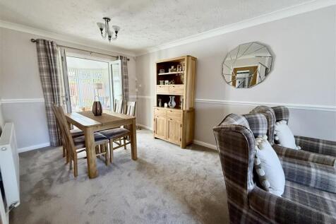 LOUNGE &amp; DINING ROOM