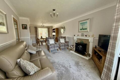 LOUNGE &amp; DINING ROOM