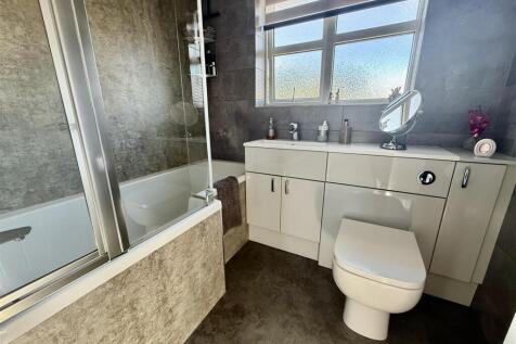 BATHROOM/WC