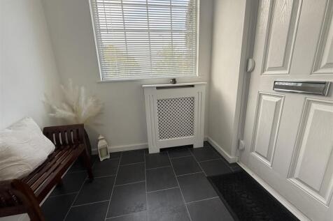 ENTRANCE VESTIBULE
