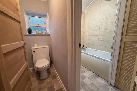 BATHROOM/WC