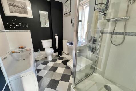 BATHROOM/WC