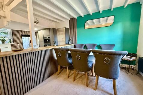 LOUNGE &amp; DINER