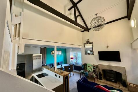 LOUNGE &amp; DINER