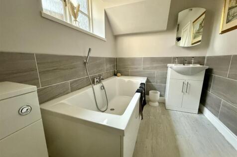BATHROOM/WC