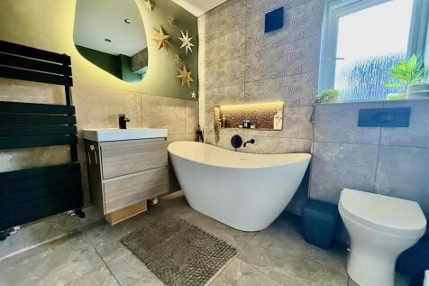 BATHROOM/WC