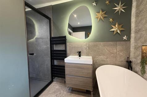 BATHROOM/WC