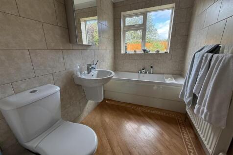 BATHROOM/WC