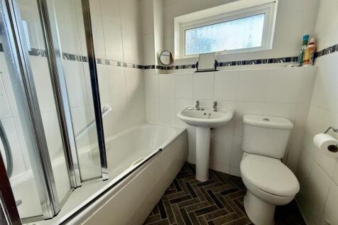BATHROOM/WC