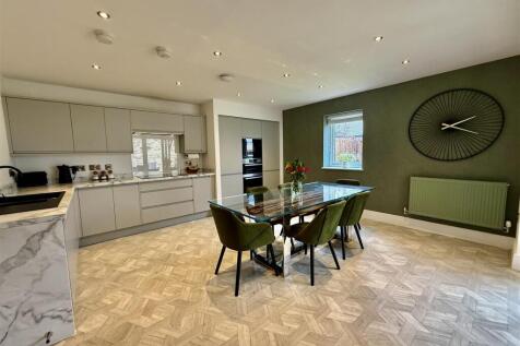 KITCHEN &amp; DINING AREA