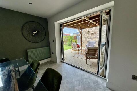 KITCHEN &amp; DINING AREA