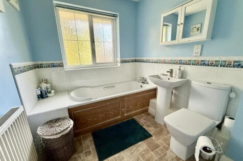 BATHROOM/WC