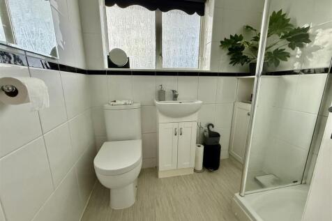 SHOWER ROOM/WC