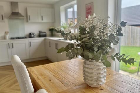 KITCHEN &amp; DINING AREA
