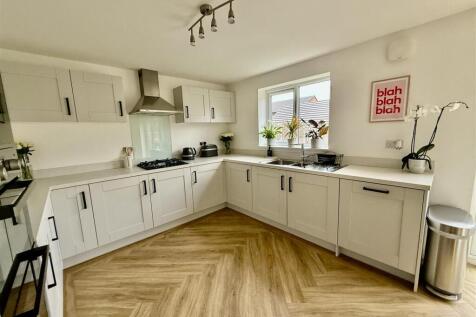 KITCHEN &amp; DINING AREA
