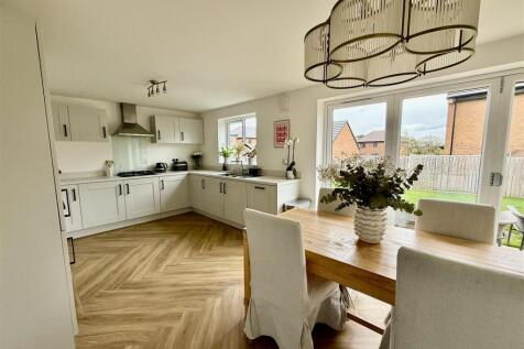 KITCHEN &amp; DINING AREA