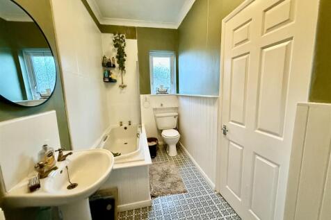 BATHROOM/WC