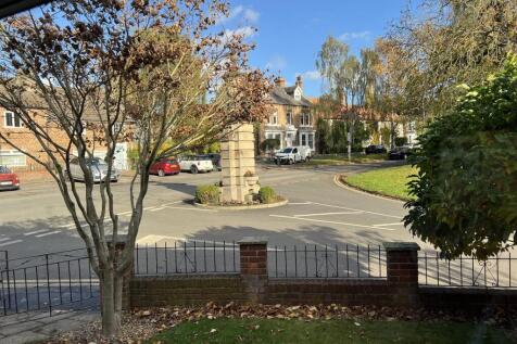 VIEWS OVER THE GREEN