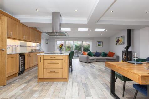 KITCHEN/LIVING/DINING