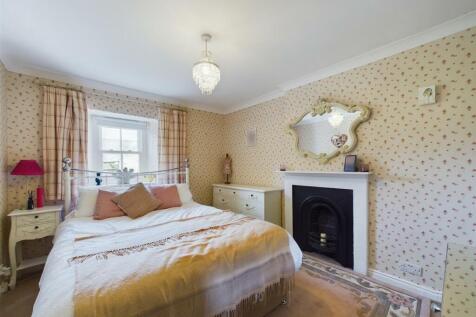 Bedroom 1.jpg