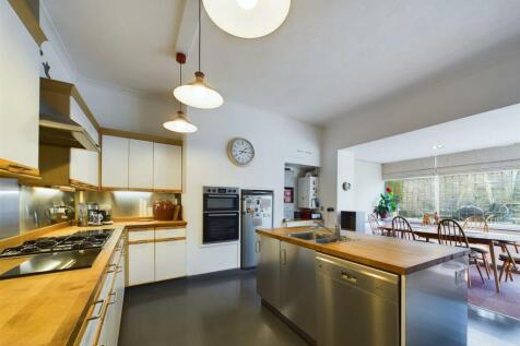 Kitchen 1.jpg