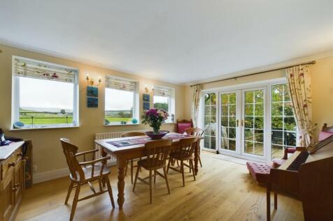 Dining Room.jpg