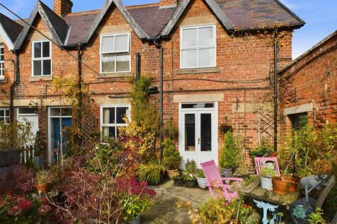 Summer Courtyard