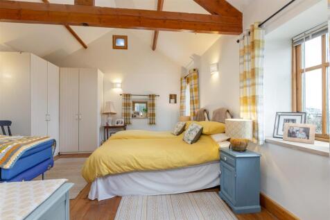 Bedroom 1.jpg