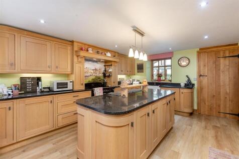 Kitchen Island.jpg