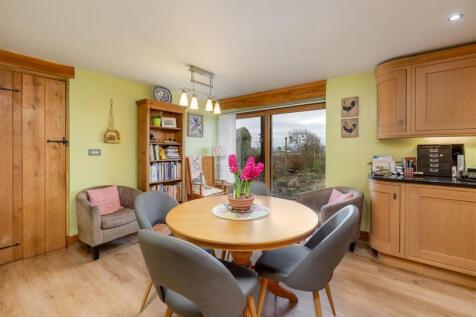 Dining Area.jpg