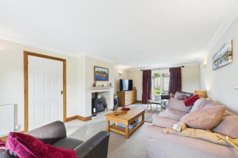 Living Room 1.jpg