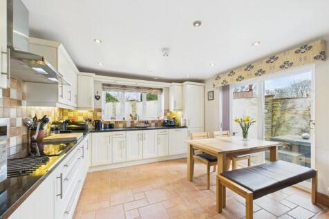 Kitchen 2.jpg