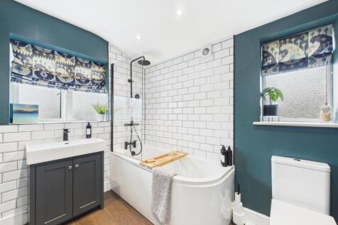Bathroom.jpg