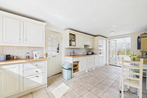 Kitchen (2).jpg