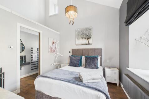 G Bed 1.jpg