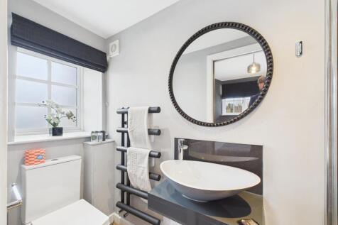 F B2 Ensuite.jpg