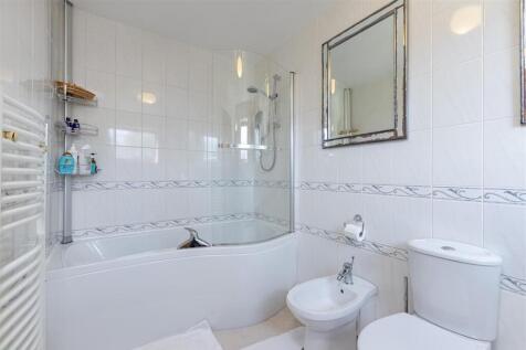 Guest Ensuite.jpg