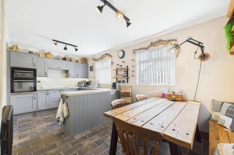 Dining Kitchen.jpg