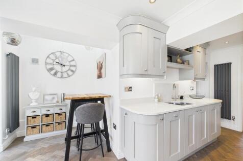 Kitchen / Breakfast Area