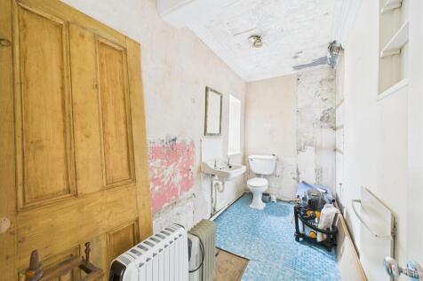 Bathroom.jpg