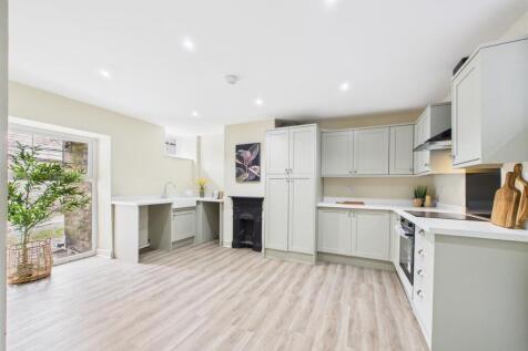 Kitchen 2.jpg
