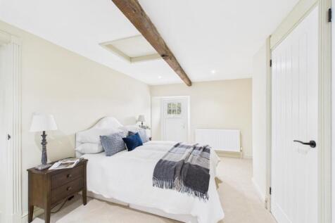 Bed 2.jpg