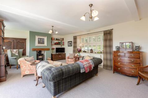 Living Room 1.jpg