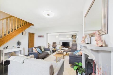 Living Room 1.jpg